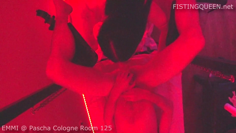 FISTINGQUEEN: เฟมดอม หมัดรูตูดสุดขีด elbow deep ในซ่องเยอรมัน