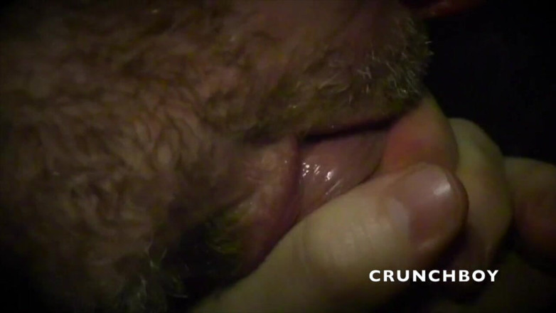 Crunch Boy: Büyük yarak delikten emiyor