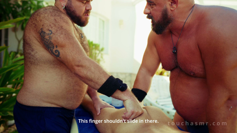 Charlie Ferreira: Outdoor-massage-stunde mit zwei großen bären wird zu einem heißen fick