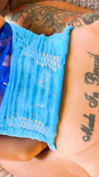 Tante seksi ini di-anal habis-habisan sama kontol besar pria kulit hitam sampai dicrot di dalam