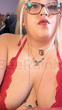 Sexy chainsmoking grandota milf trabaja y posa en bombas rojas patentes