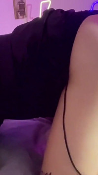 Awek transeksual comel dengan pantat besar memberikan blowjob dan merintih dalam dubur