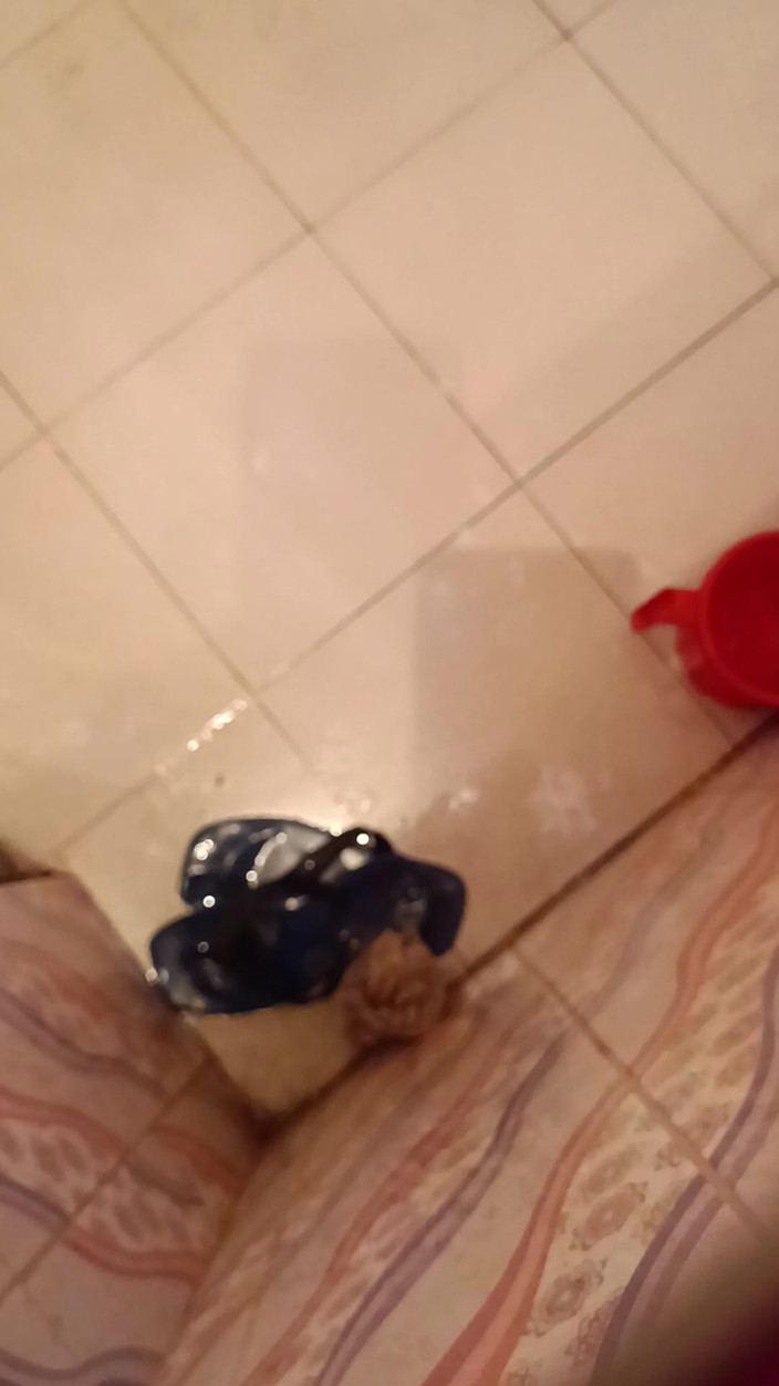 a-adix: Pasa el rato en el baño.only one man.sexxx video