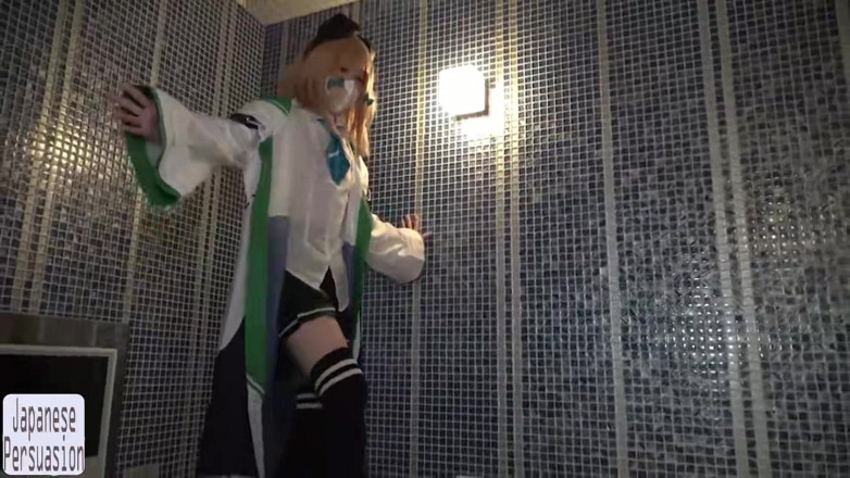 Far east hentai works: Creampie dans la cour après un jacuzzi, une scène espiègle...