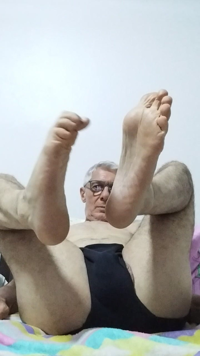 BDSM master top: 脏脚恋物癖行动