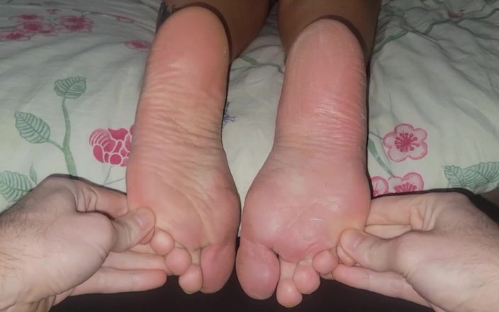 Anna Fire: Massage des pieds pour la belle-mère