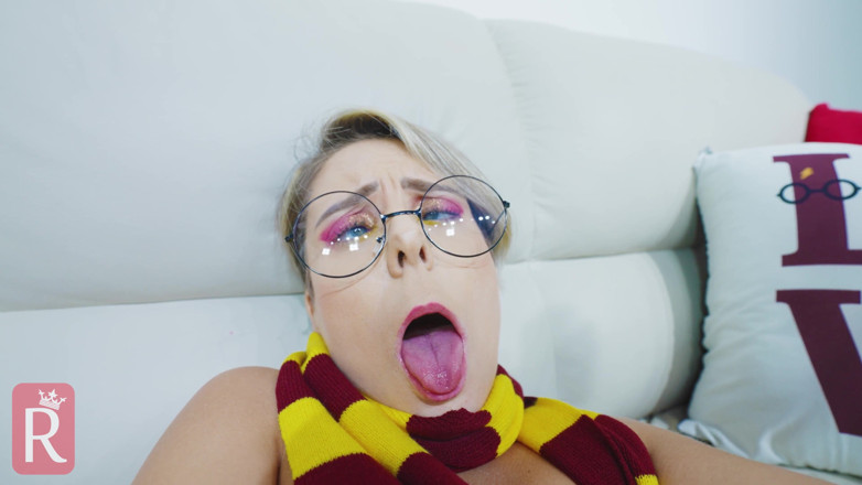 Redqueen films: Studentka v Bradavicích dostane anální šukání se sexuální mašinou
