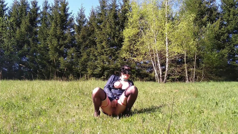 Toilet Mommy: Green grass