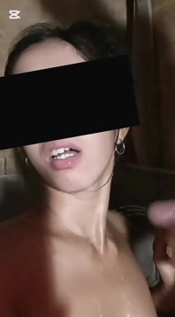 Šukání v koupelně při koupeli