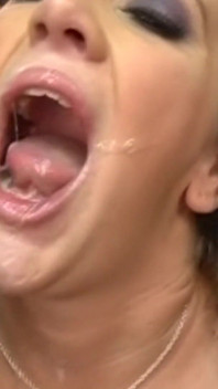 Слинявий глибокий заглот ahegao - неохайне поклоніння члену, переповнення