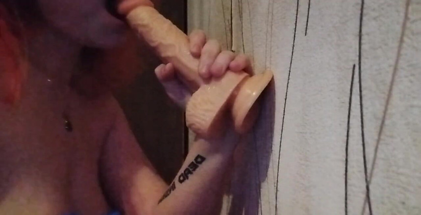 Miss_Kaprizzz19: Awek pemalu menghisap zakar, adakah awak suka cara saya melakukannya?