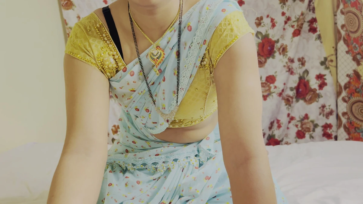 Sasur y Bahu suegro follados por la nuera sola en la habitación para masaje con aceite con IndianMahi por Indian Mahi: Video Porno Final feliz, Desi, Misionero, Casero, Pareja | Faphouse