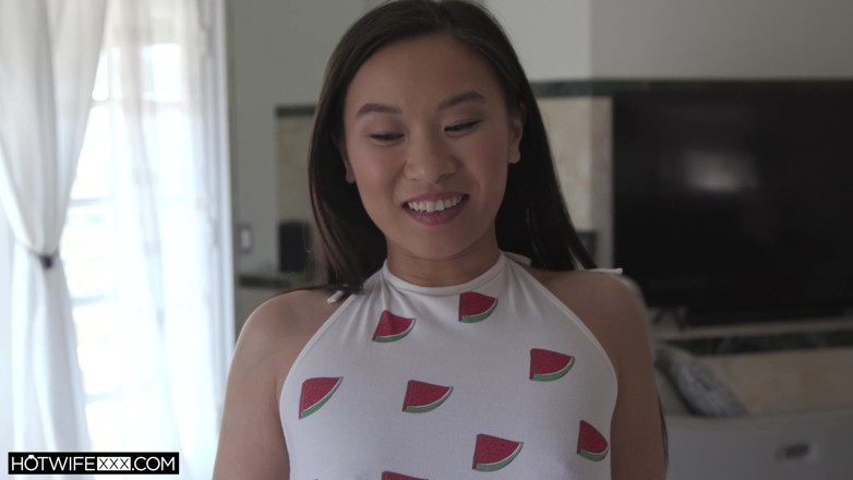 HotwifeXXX: Kimmy serve la sua dolce delizia asiatica di compleanno