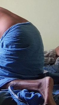 Adik ipar badan panas menangkis pakaiannya menghisap tetek besar berair mengongkeknya dengan keras & memancut ke dalamnya