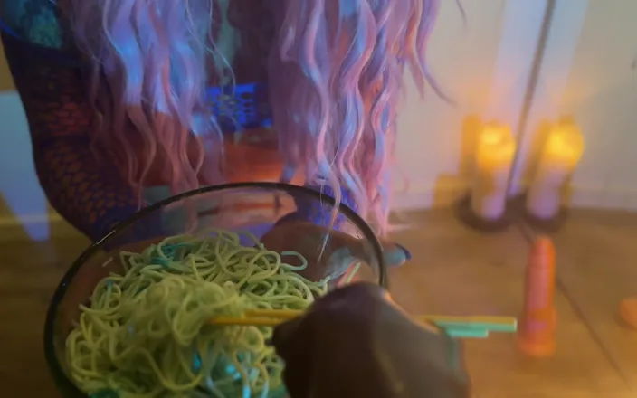 NaomiPerv: Being Fed Noodles From the Toilet