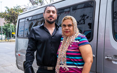 MaturePickup: Толстую задницу бабушки уничтожают во время вождения автобуса