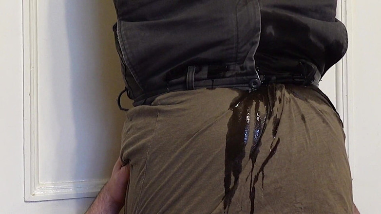 Kinky Guy: Догори ногами помочіться на мій одяг