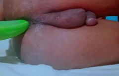 Dưa chuột đút lỗ đít tôi