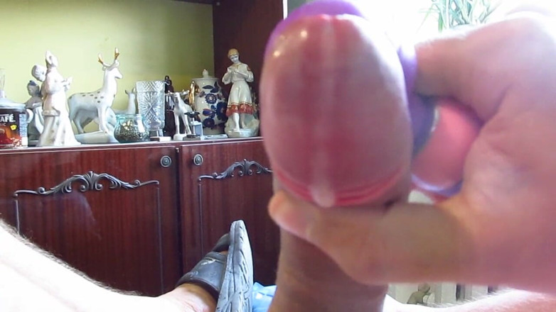 Hot guy solo: Masturbace ptáka s ženským vibrátorem až do výstřiku