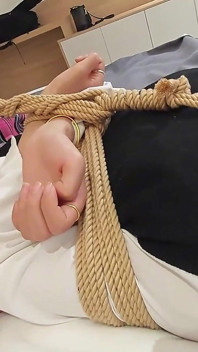 Couples Game, a First-person Perspective Recording the Girlfriend Who Is Bound