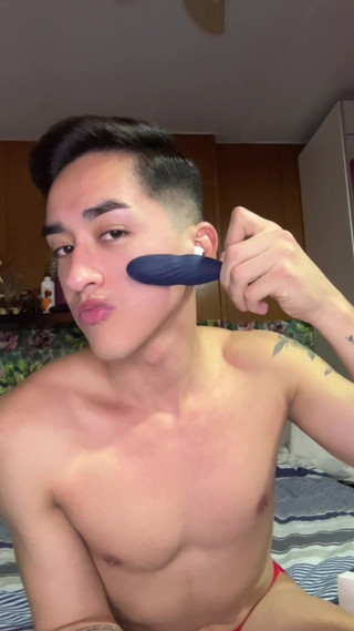 Johnny Hakson: Teen Bubble Butt Playing and Cum