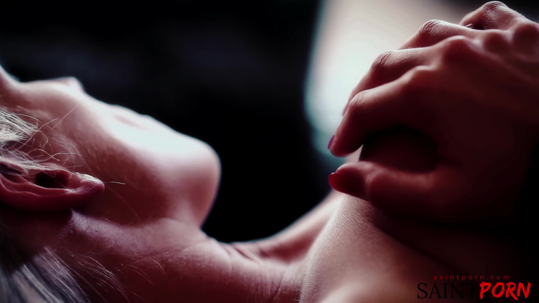 SaintPorn: Rebecca càng trở thành nàng thơ của sự cương cứng...