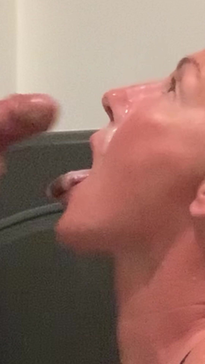 Farmers Wifey: Da vicino inzuppato di sperma sottomesso enorme sborrata in faccia