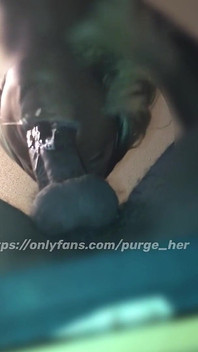 Stříkání do krku Pod stolem