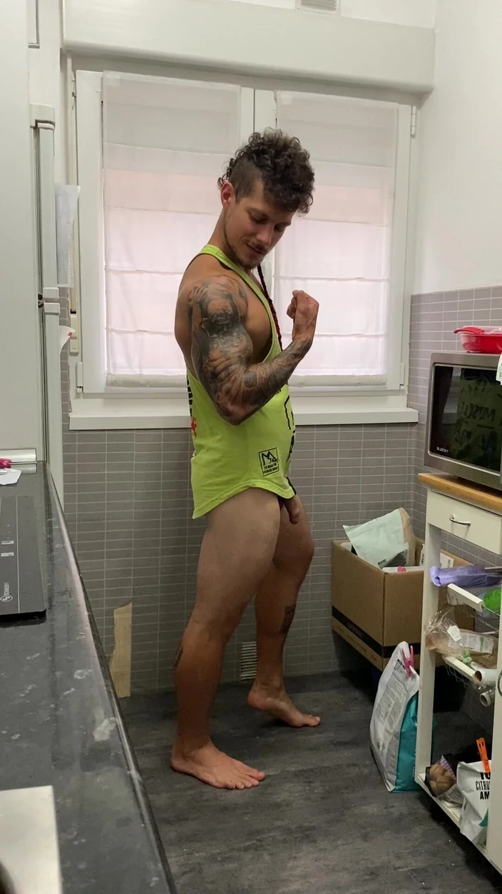 BoyGym: Muscle Wordship and Talking Dirty