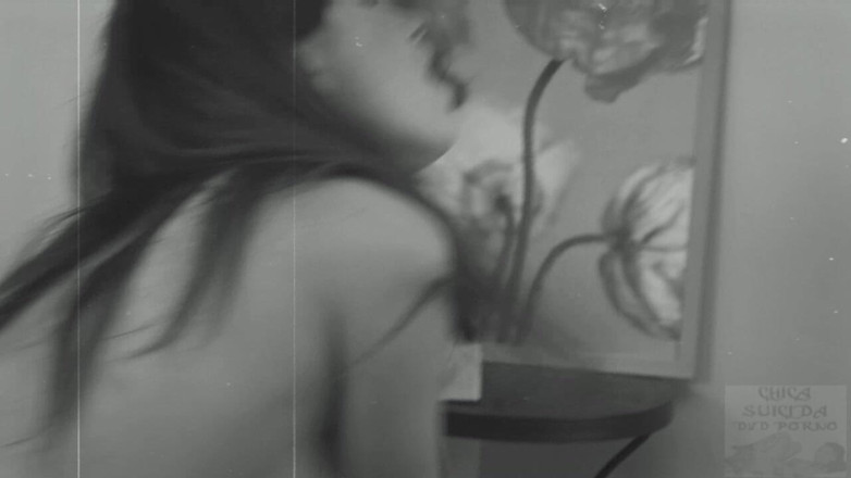 Chica Suicida DVD: Brunete lesbiene Penelope și Nidia Cu vibrator legat , sex și masturbare