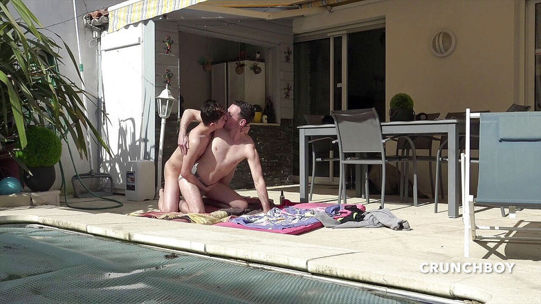 Hot guys from France: 吉米在户外被 twink 18 岁性交