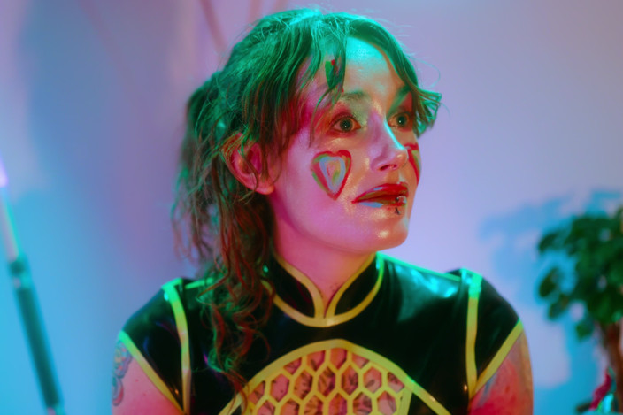 Goddess Transcendence: Joy the clown rozhovor Latex femdom lechtání škádlení a hravé ovládání