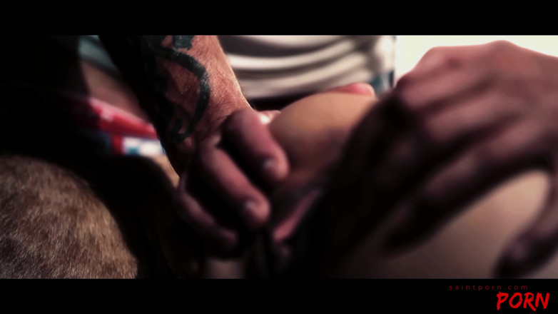 SaintPorn: Nilla ilk yaşlı erkeğini sikiyor