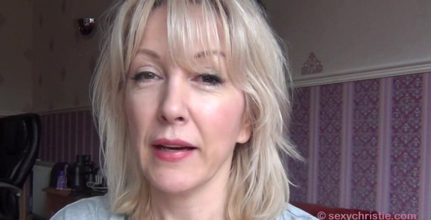 British Cougar: 出轨人妻被拍到
