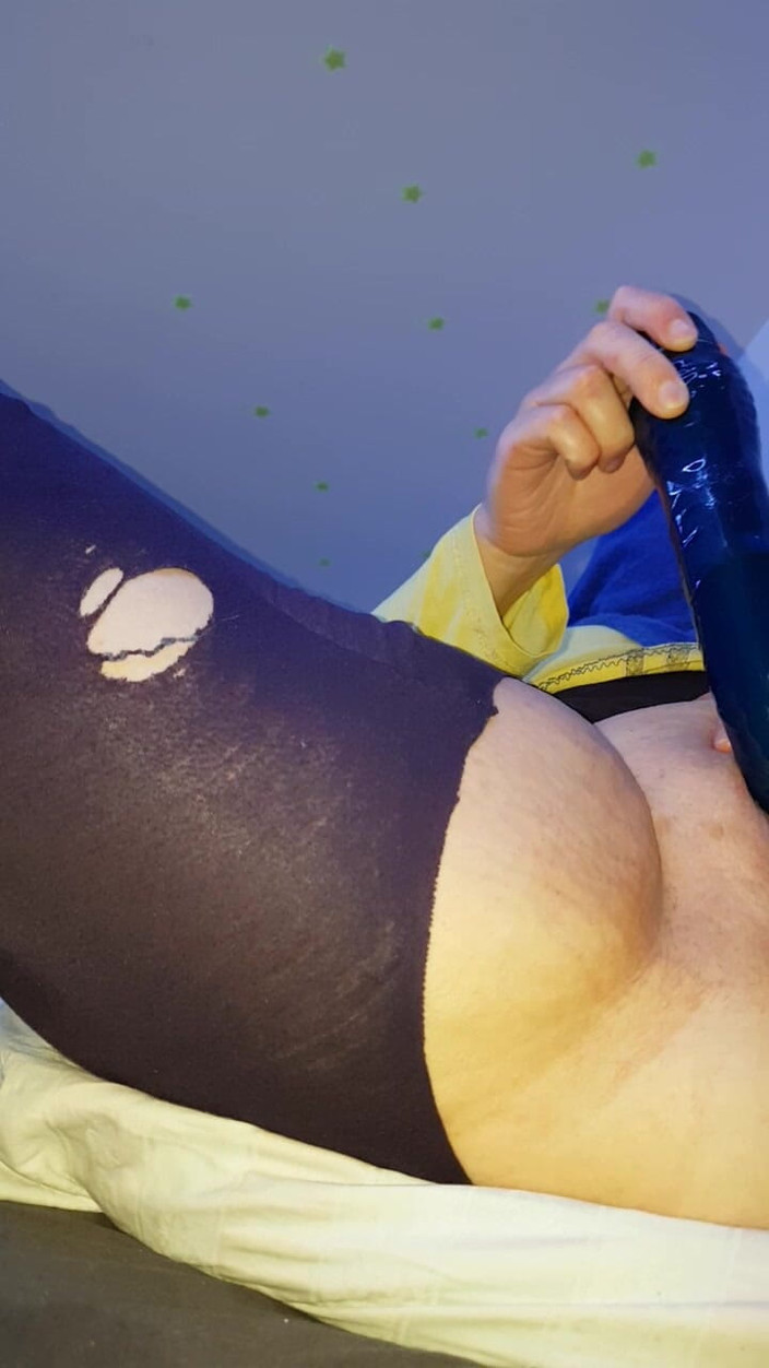 Innocent Nicole: Enorm dildo pik orgasme