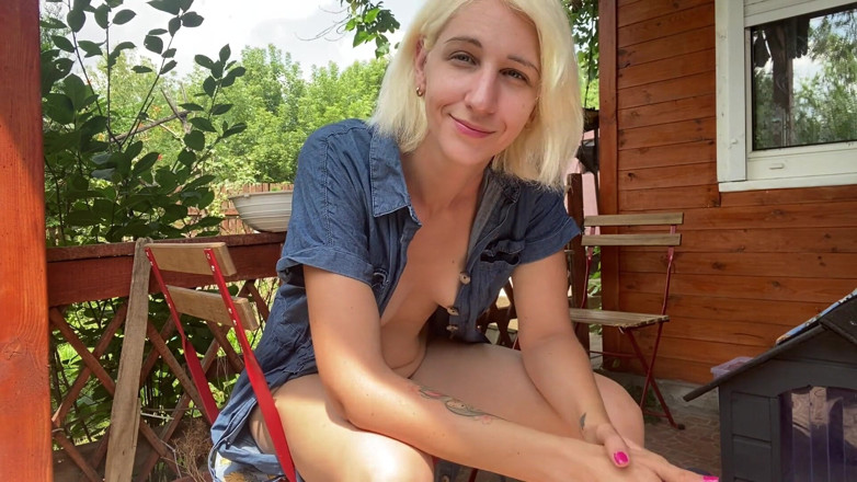 Cuteblonde666: Coffee break with smoking , hairy pussy