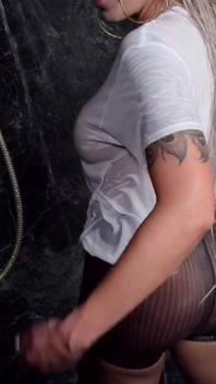 Nina Elle wetlook strumpfhosen-dusche