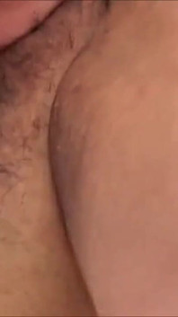La miLF sposata sa come intrattenere gli ospiti mentre suo marito è a riposo
