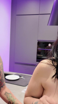 4K Awek montel – fetish makanan pizza makan dalam g string bertelanjang atas