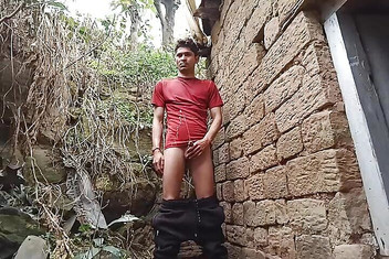 Gangbang straight: Kiran urinerade efter att ha träffat munnen utanför fruns gamla...