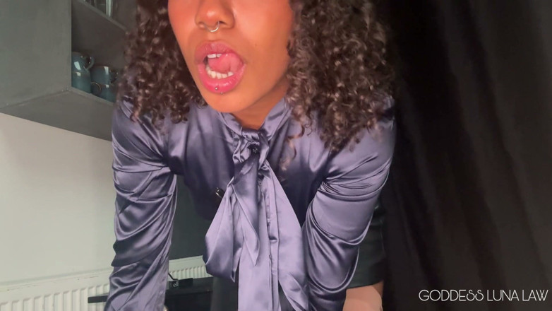 Goddess Luna Law: Spit hink jobbintervju POV