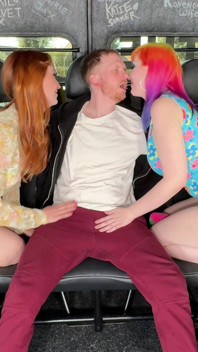 Lily Kink sbalí swinger pár na divokou smash jízdu v autobuse