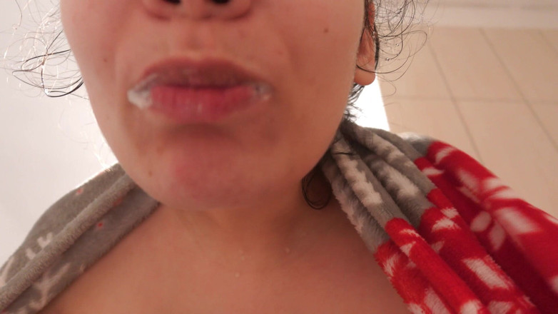 AmayaMori: Adik tiri Indiaku lagi asik sikat gigi sebelum mulutnya dientot...