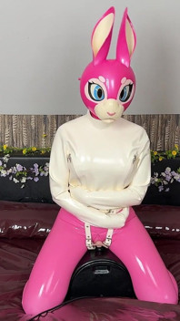 El Conejo de Pascua monta en el Sybian