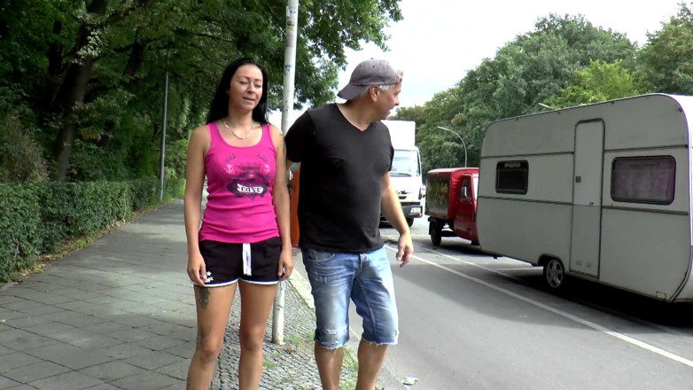 Italian Vintage Porn and MMV Clips: Sexy MILF von ihrem ficker abgeholt und hart im auto...