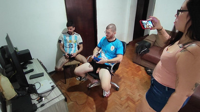 carmonaoficial: Meio-irmão gravando nos bastidores