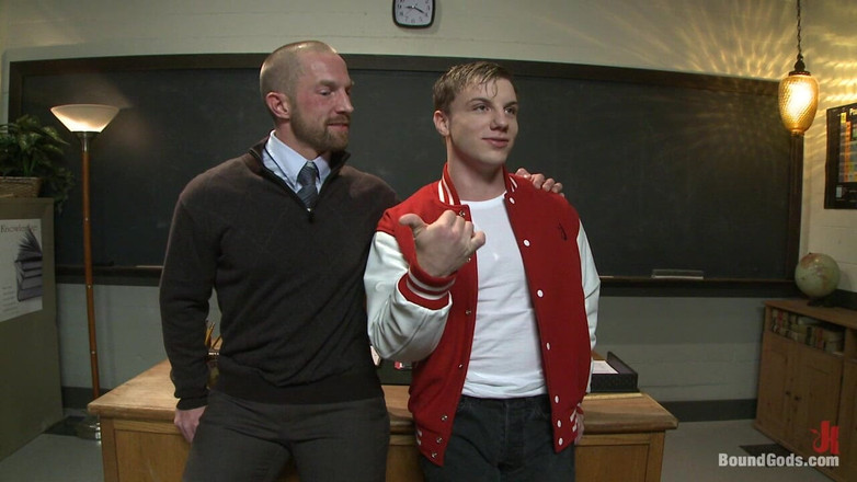 Bound gods: 생물학 교사에게 따먹히는 거유 운동 선수