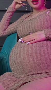 Вагітна начальниця змушує свого найкращого працівника відчувати себе комфортно
