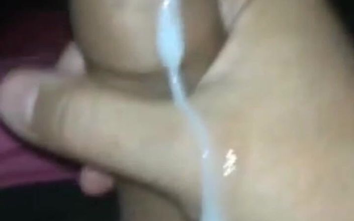 XxyTherry: Explosion de sperme chaud