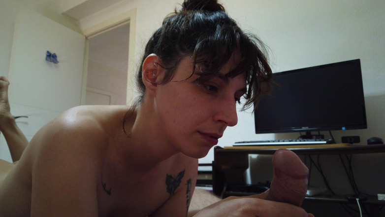 Akasha7: Cowok ini lagi asik nyepong kontol sampai lidahnya dientot habis-habisan -...